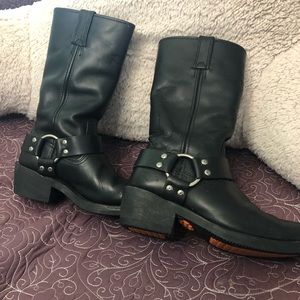 Harley Davidson riding. Pots for women size 5.5